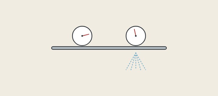 Illustration: a supply pipe with two pressure gauges and water flowing from an outlet under one of them