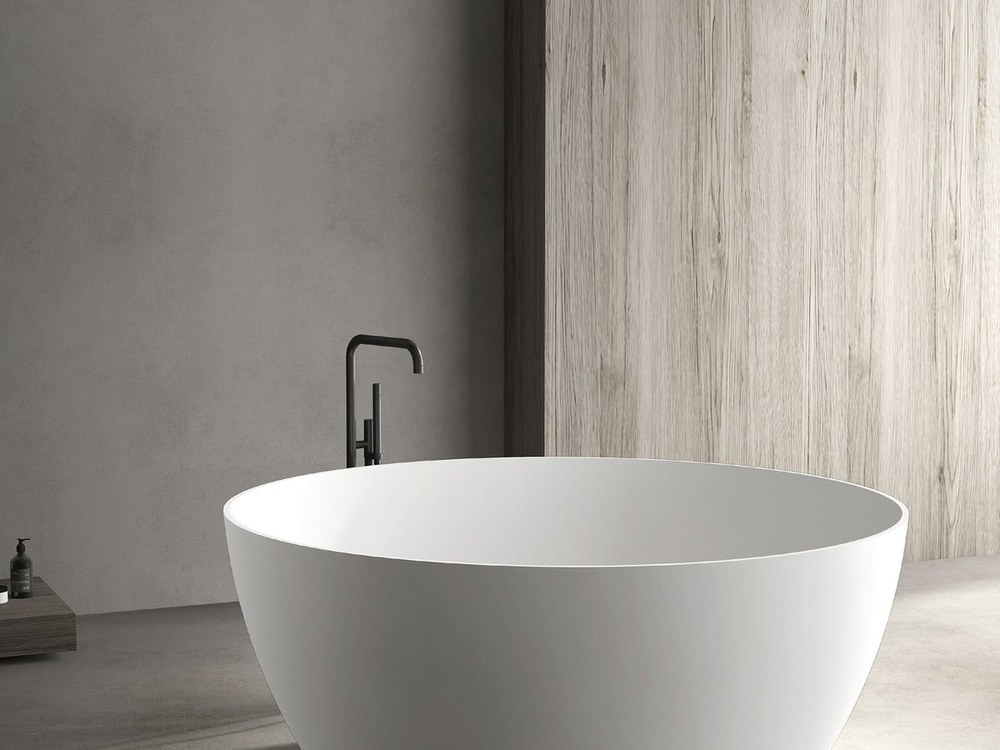 A round freestanding solid surface bathtub