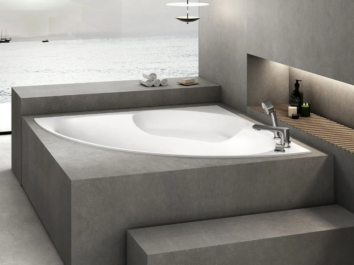 Bathtubs prepared for a hotel project order