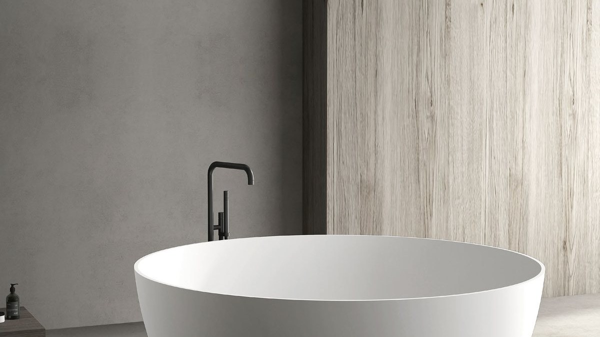 A round freestanding solid surface bathtub