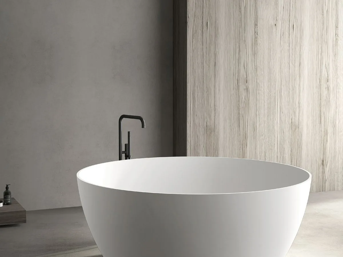 Oval freestanding solid surface bathtub