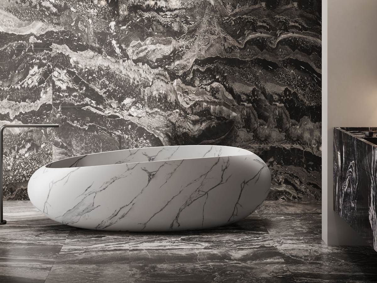 Custom bathtub display with finish samples